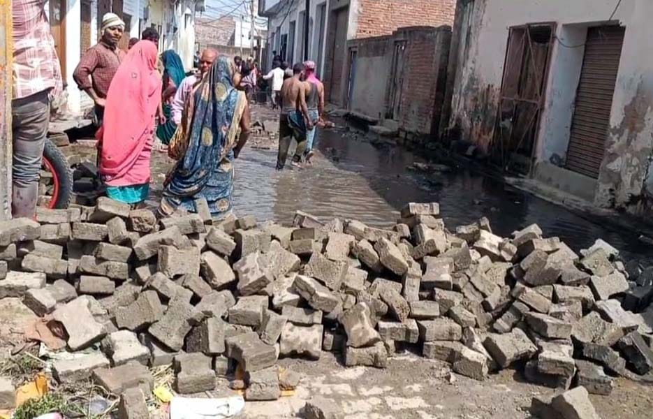 Troubled by waterlogging, people uprooted the interlocking of the road.