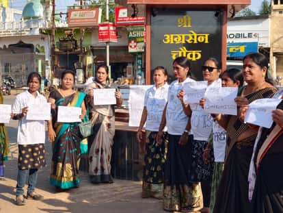 Mahila Congress protest against Hardeep Puri regarding Epstein file in Jagdalpur
