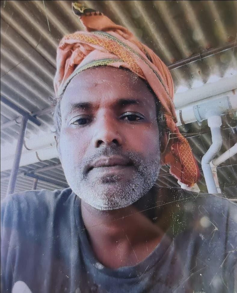 Slipped while getting off the train, died due to amputation