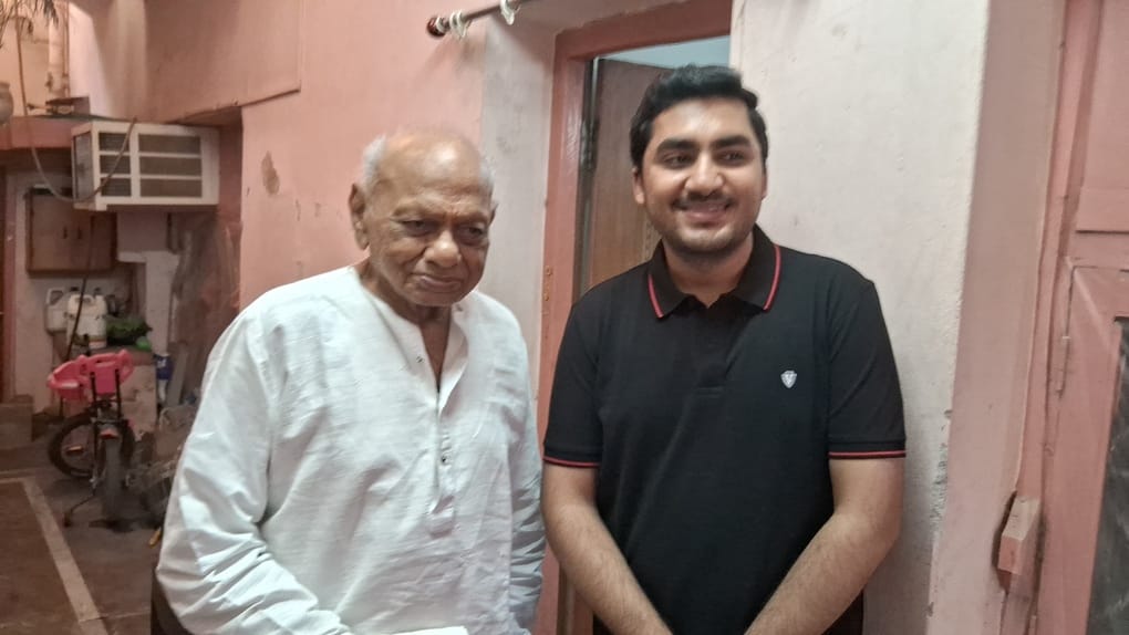 Muzaffarpur Bihar news : raghav become upsc topper gotted rank 4 in third attempt family in happy
