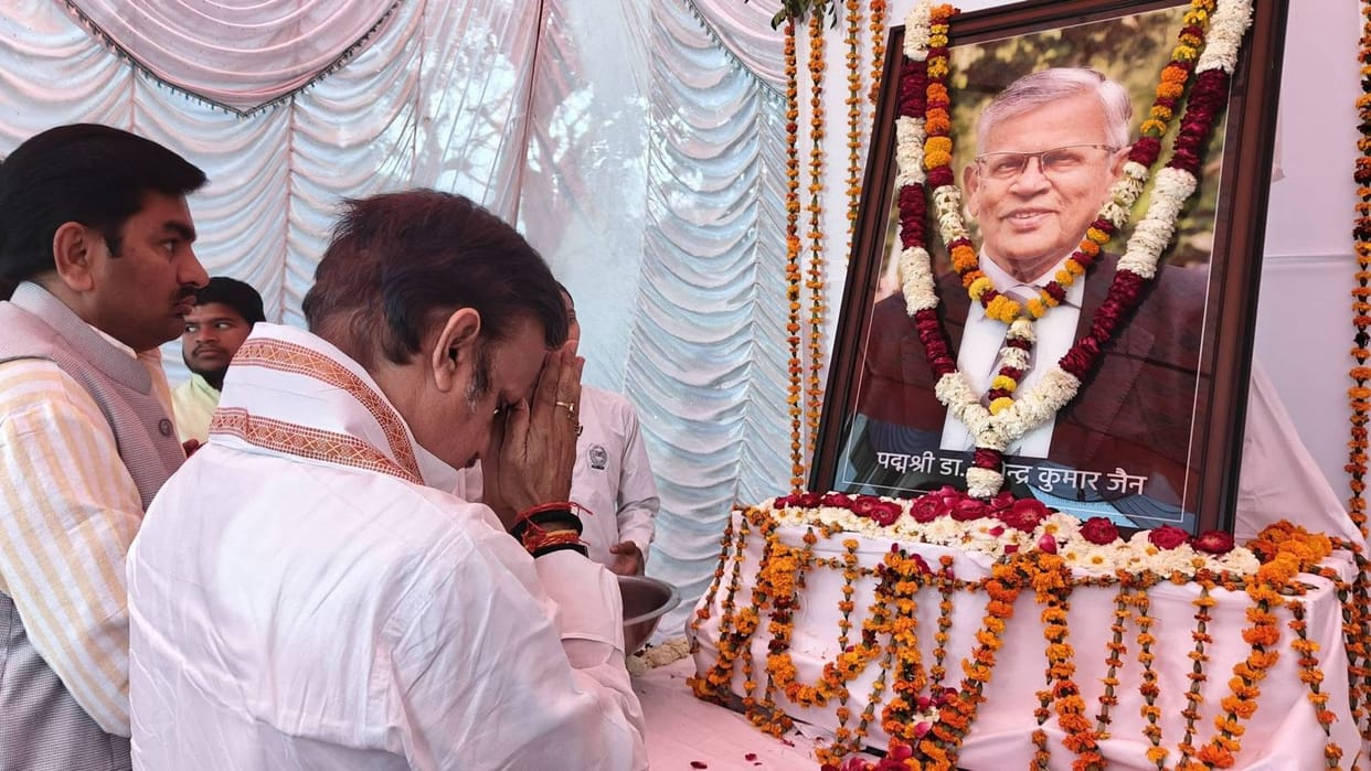 MP Deputy Chief Minister pays tribute to Dr. BK Jain