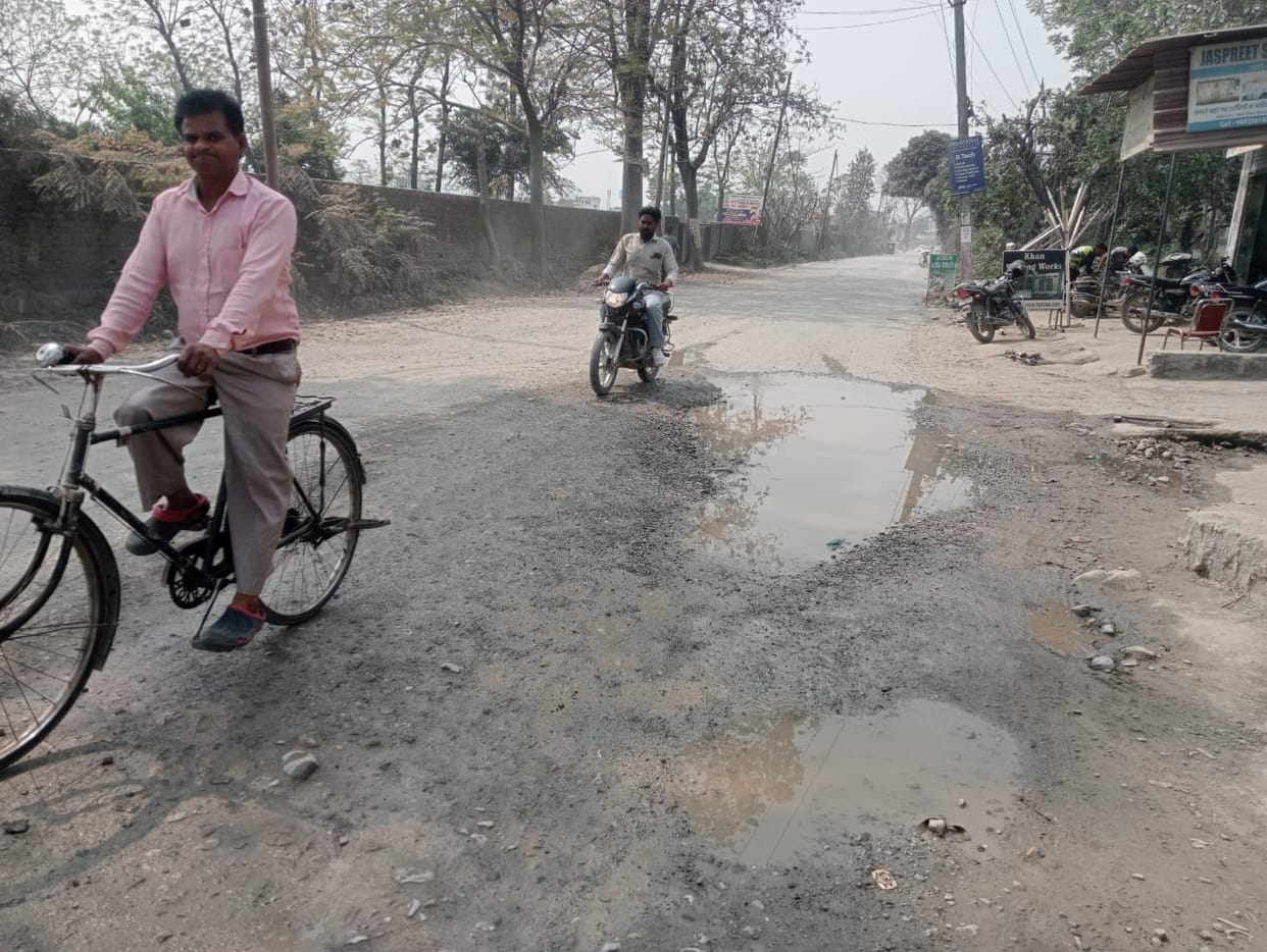 Rampurghat road is in bad condition, people are troubled by dust and potholes.