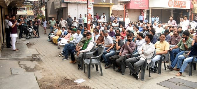 Traders should move their shops back themselves, losses will be less