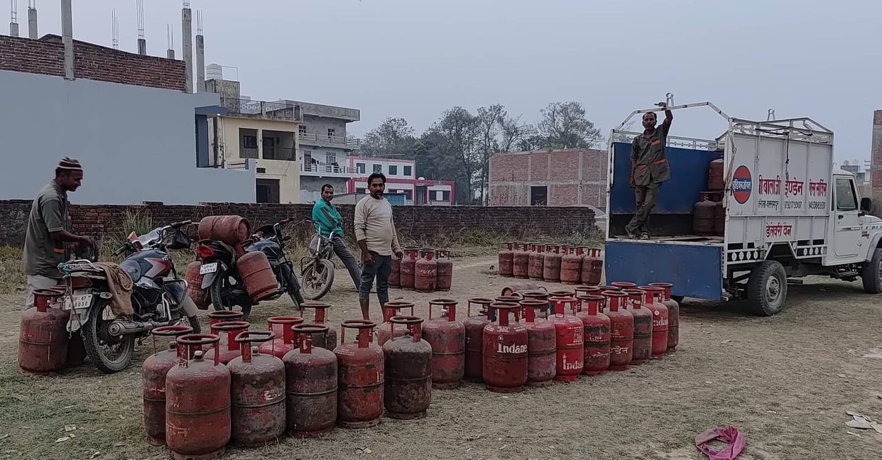 Ban on giving petrol-diesel in gallons and bottles, monitoring hoarding