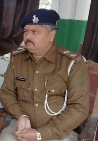 बर्खास्त पुलिसकर्मी