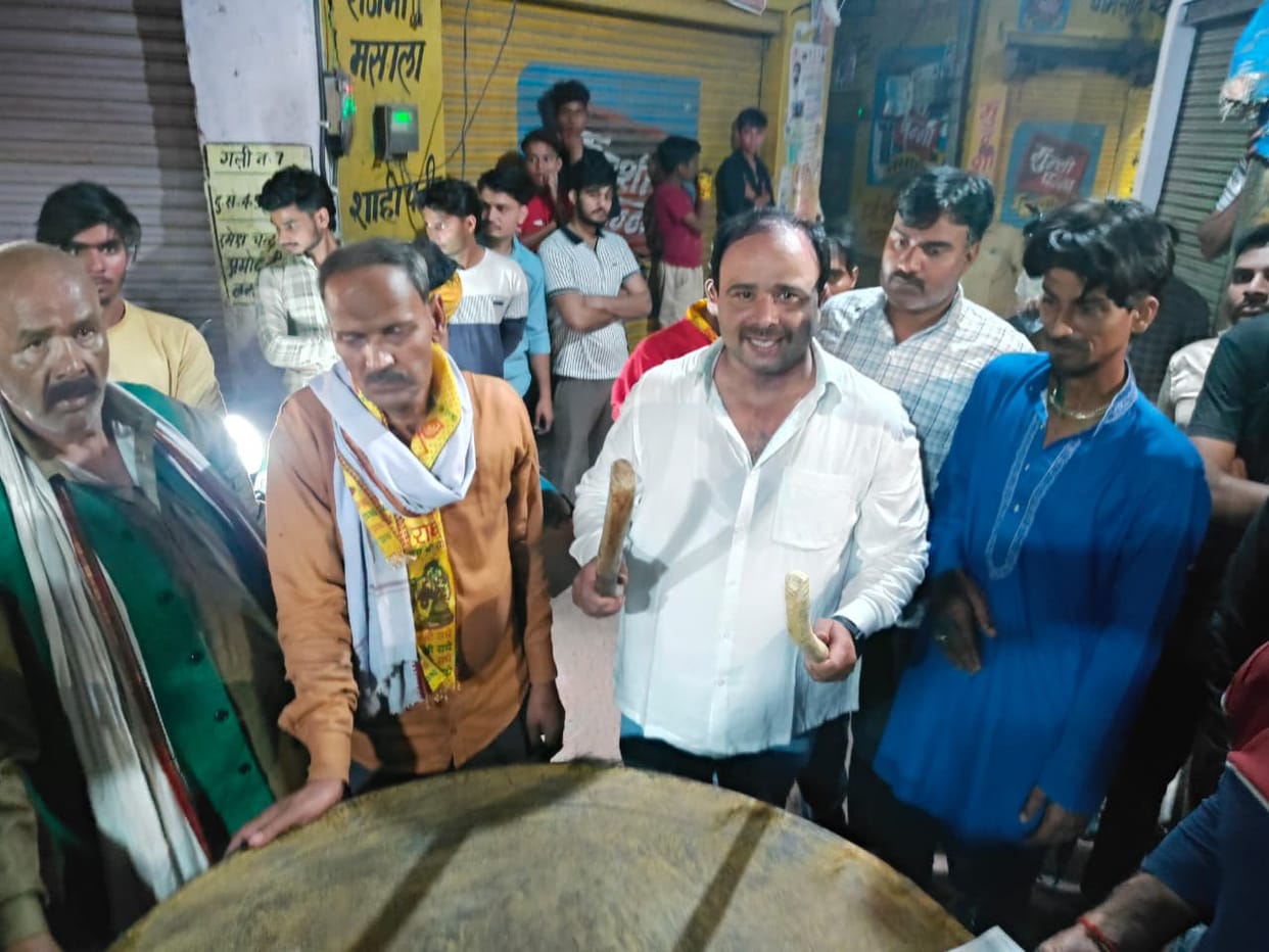 The village was circumambulated by taking out the journey of Dhahnavar