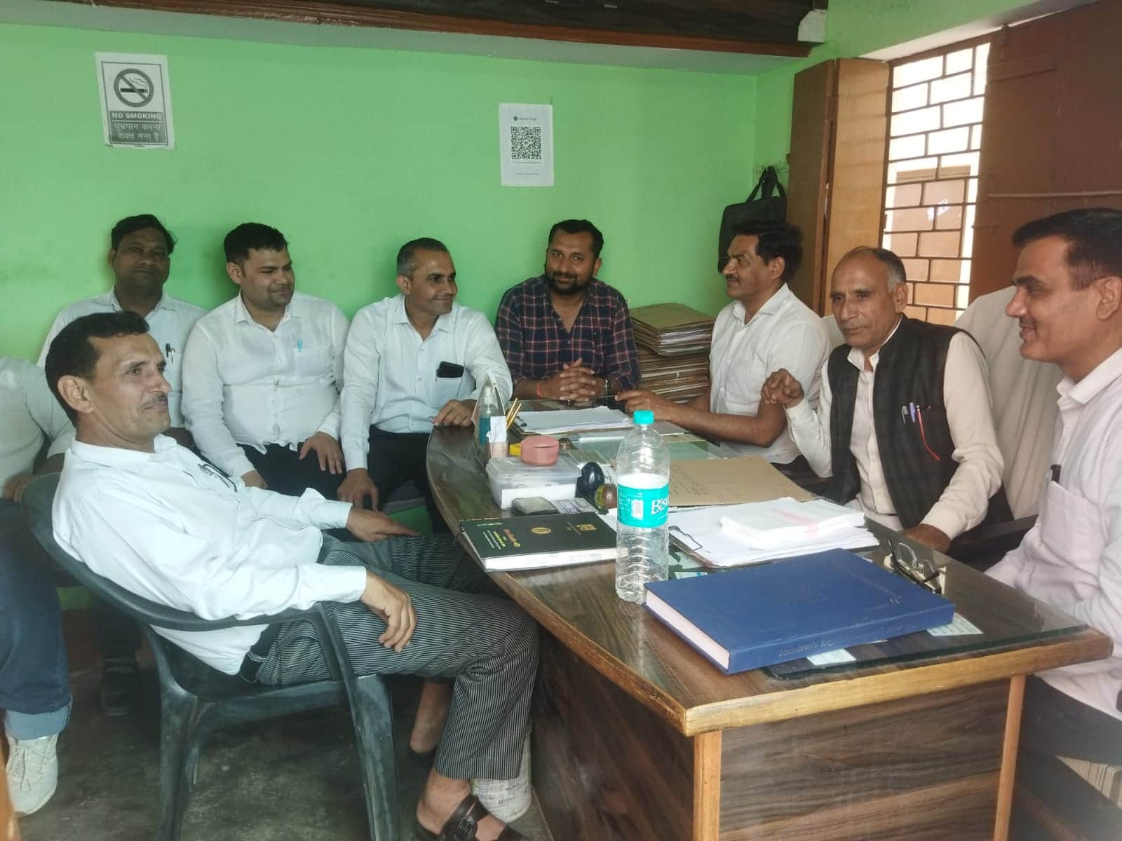 बड़ौत तहसील में बैठक में भाग लेते अधिवक्ता। संवाद