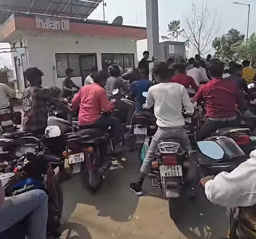 Crowds gathered at petrol pumps on rumours of price hike
