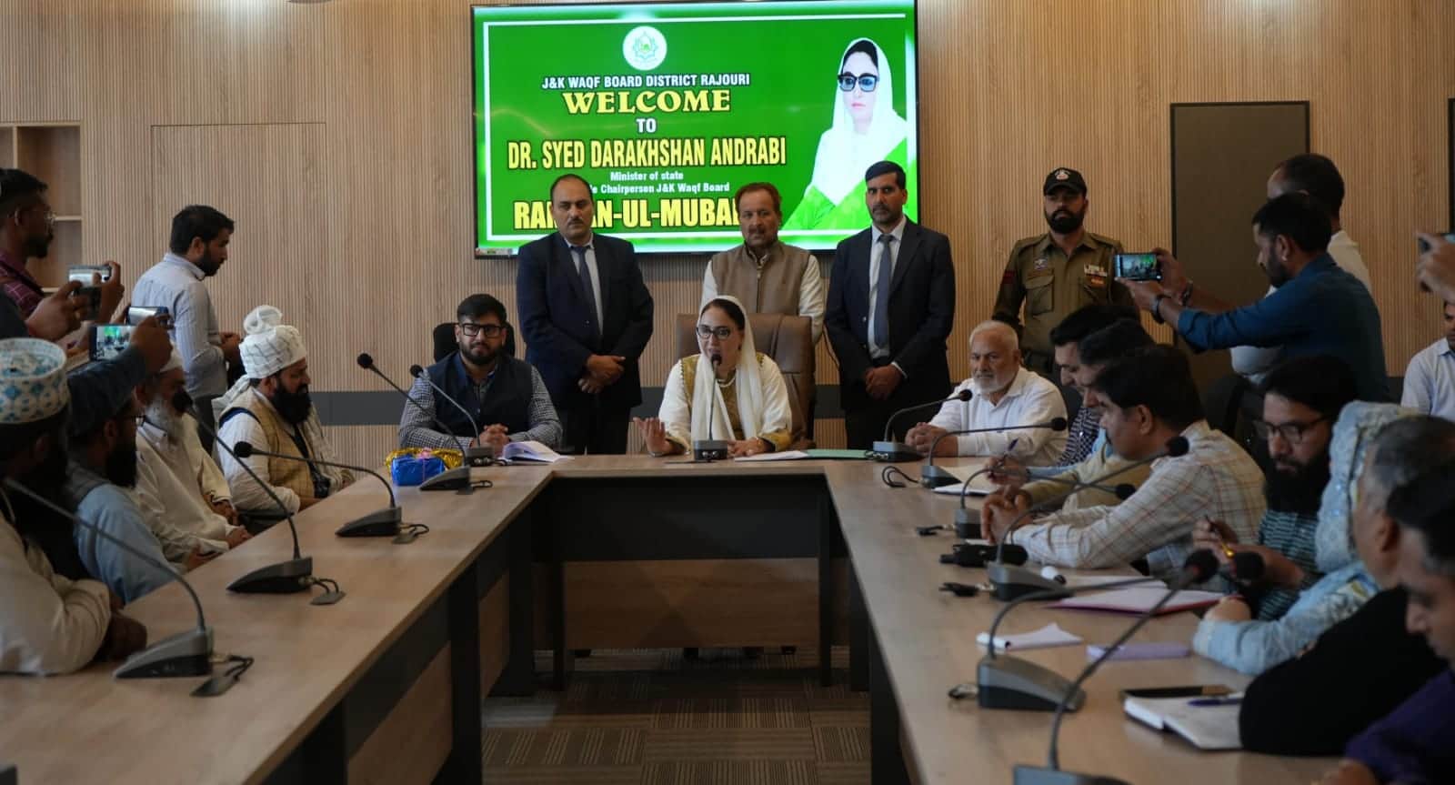 डॉ दरखशां ने राजोरी में हाई-टेक कॉन्फ्रेंस हॉल का उद्घाटन किया।