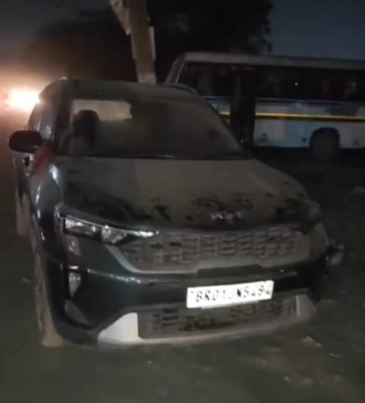 Bodies of two brothers found in a car parked on the roadside