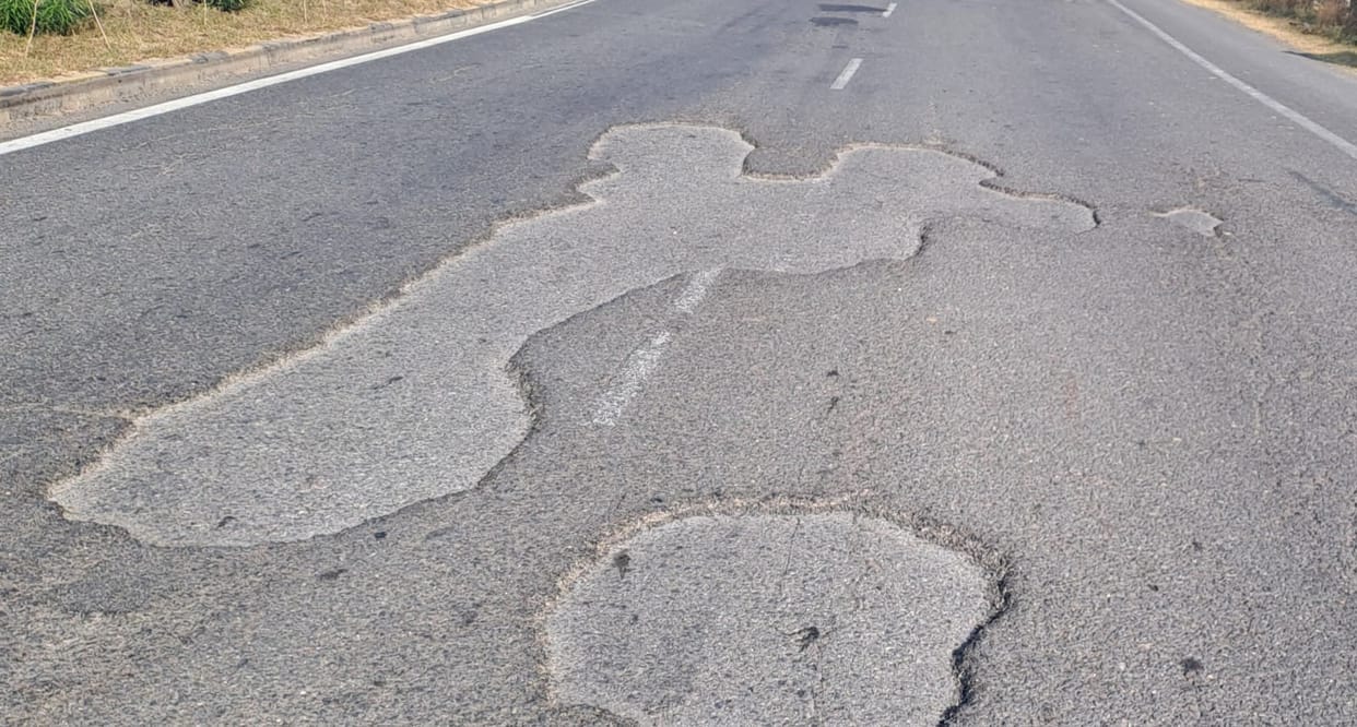 Potholes on Kanpur-Jhansi highway, no repairs despite toll collection
