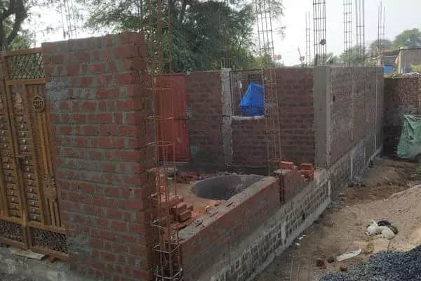 फोटो - 08 अधूरा पड़ा पीएम आवास। फाइल फोटो