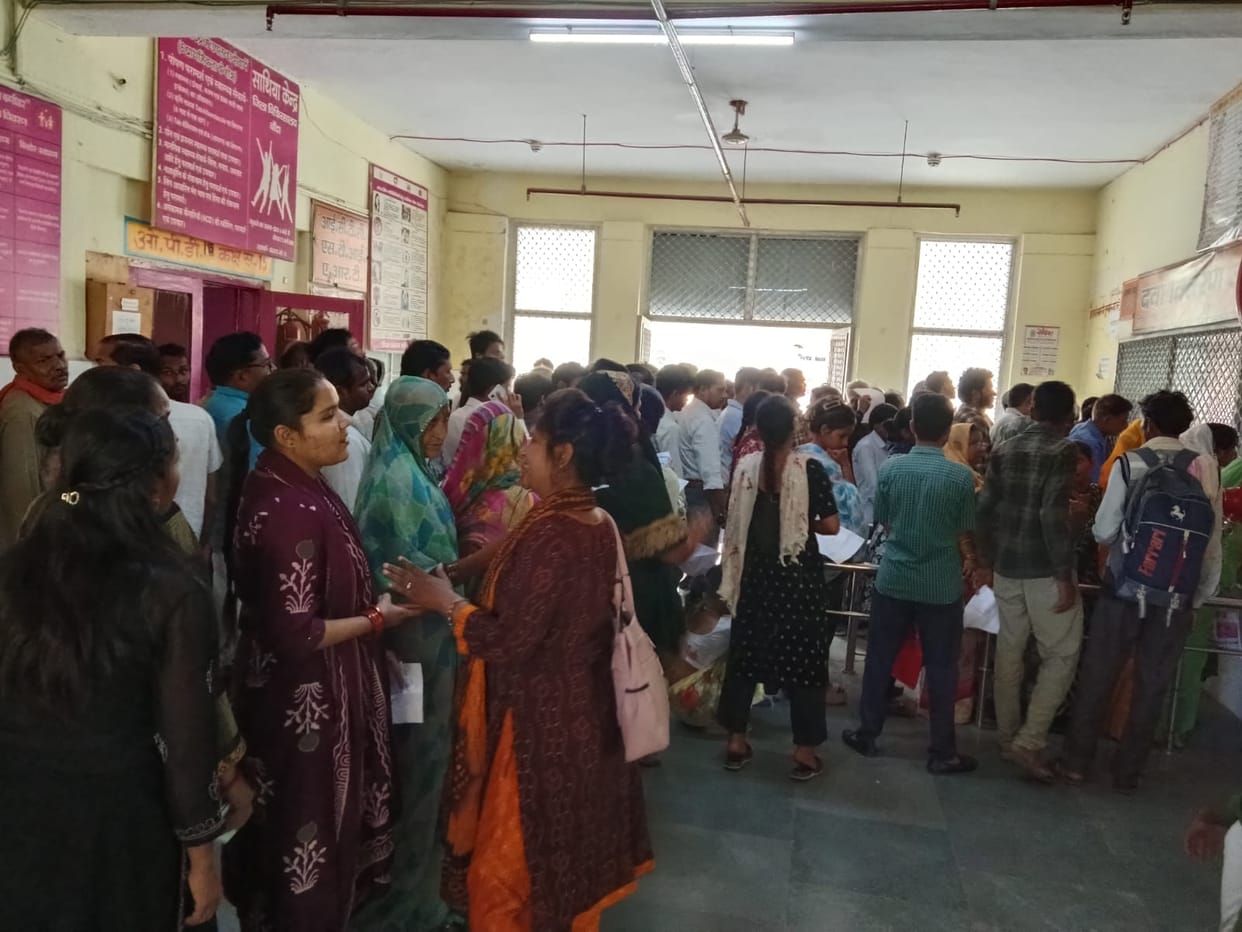 Fever and diarrhea surge in the first week of March, reaching 300 patients