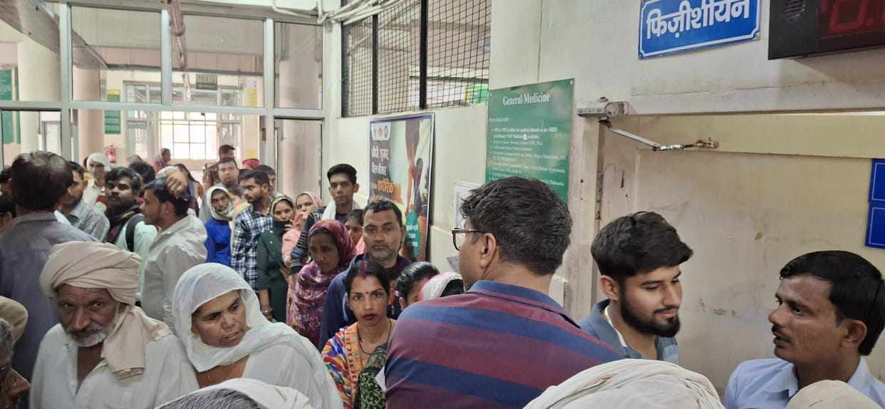 After Holi, the number of patients suffering from skin allergies and seasonal diseases increased.