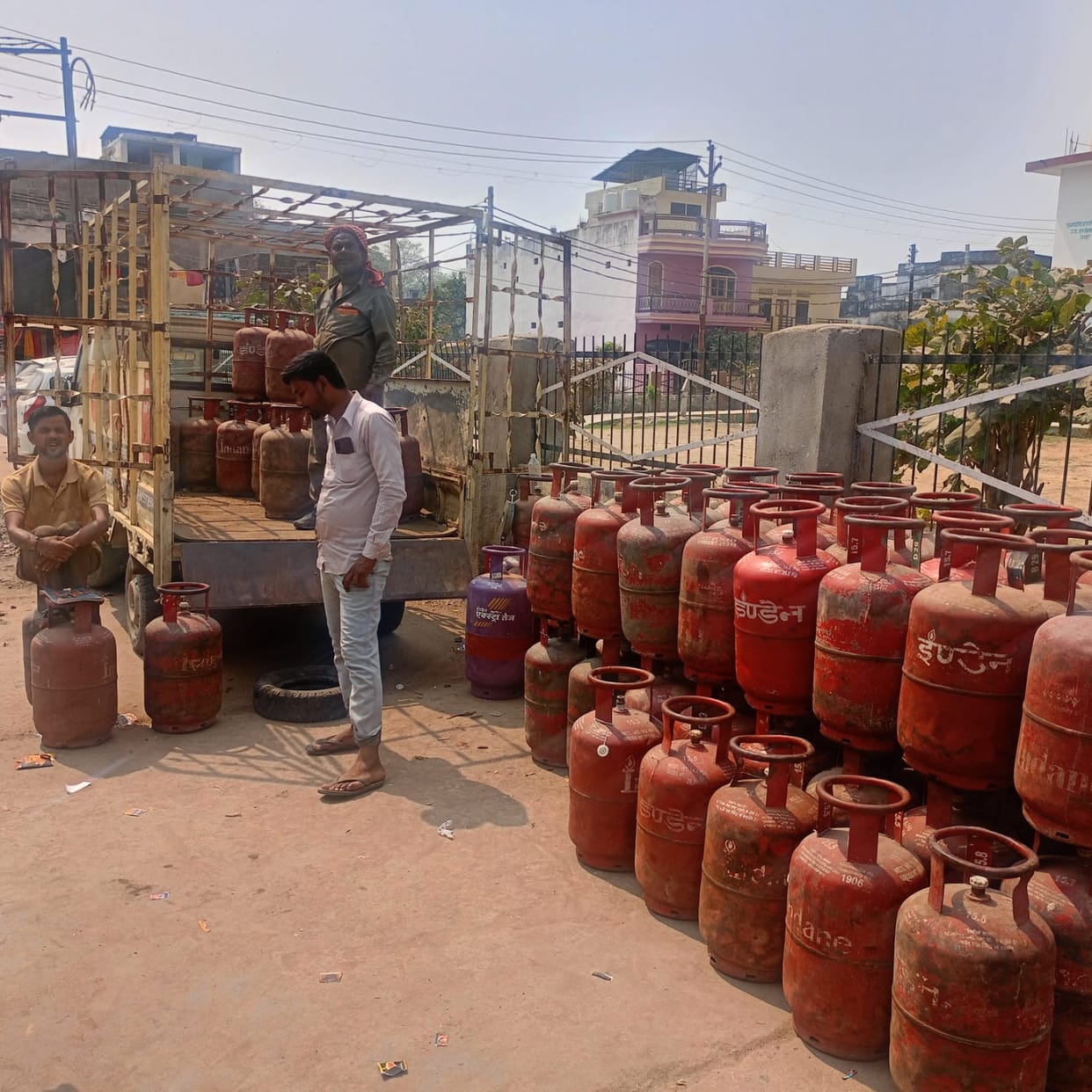 Domestic gas becomes costlier by Rs 60, causing concern among consumers and shortages