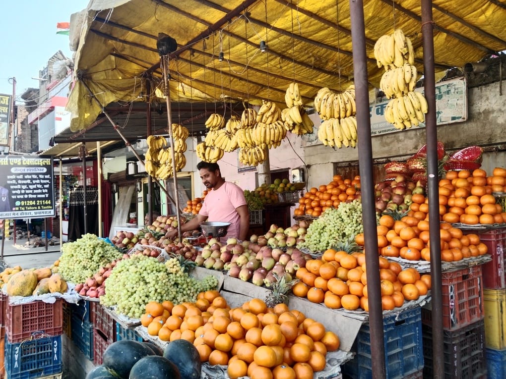 Fruit prices rise during Ramadan, yet shopping remains enthusiastic