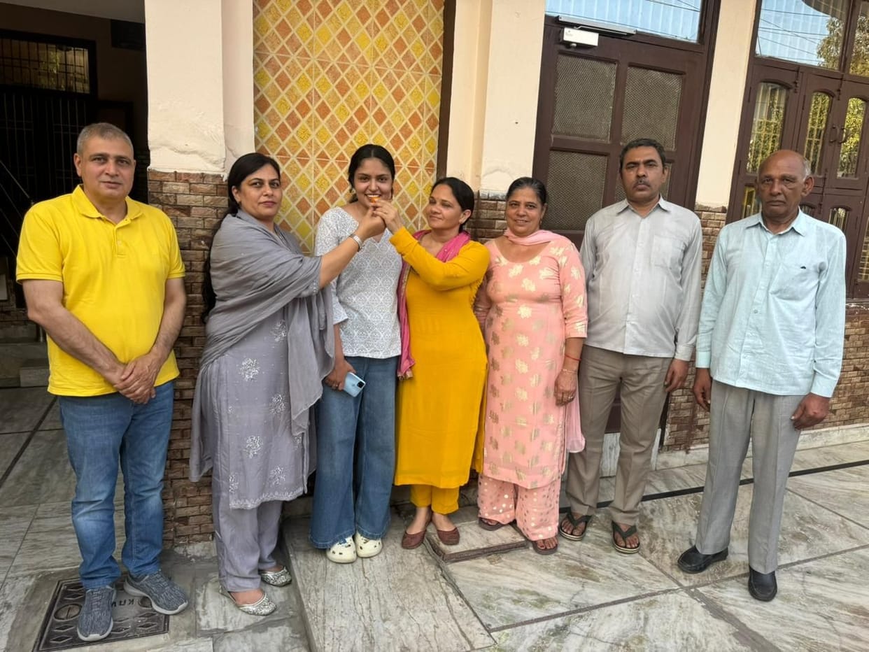 Mansi of the district got 137th rank in UPSC CSE.