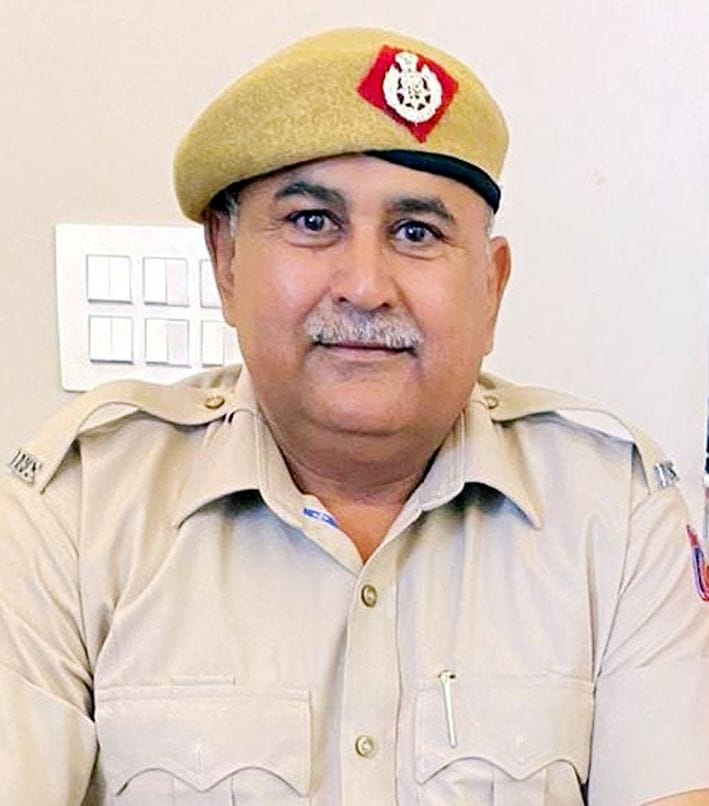 Leading fireman injured in Delhi rescue operation dies