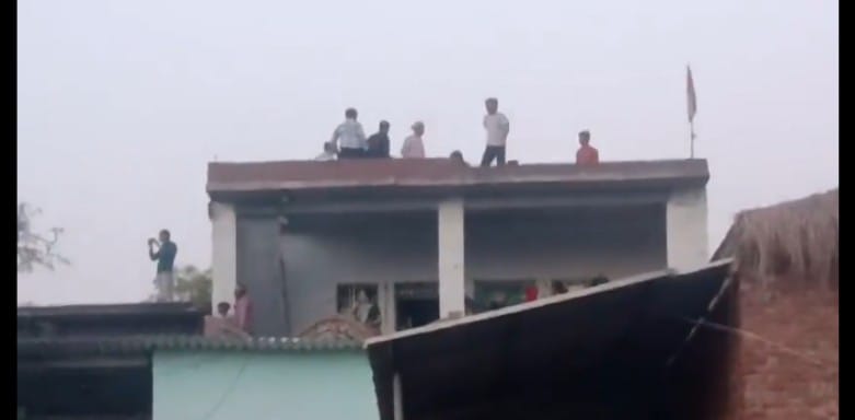 mainpuri news holi song stone pelting