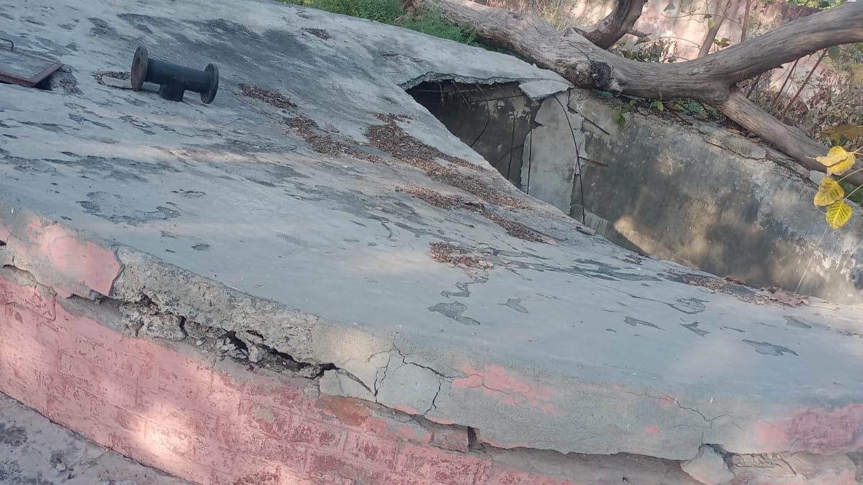 The shortage of drinking water started increasing in the village Tharwa