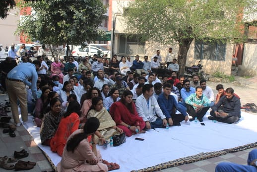 Doctors adamant on demanding the arrest of the station in-charge and policemen