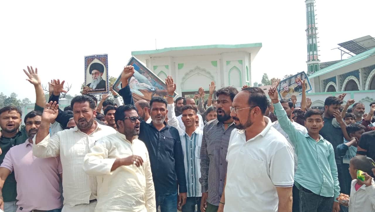 मुसाफिरखाना के भनौली गांव में निकले जुलूस में शामिल लोग। स्रोत आयोजक