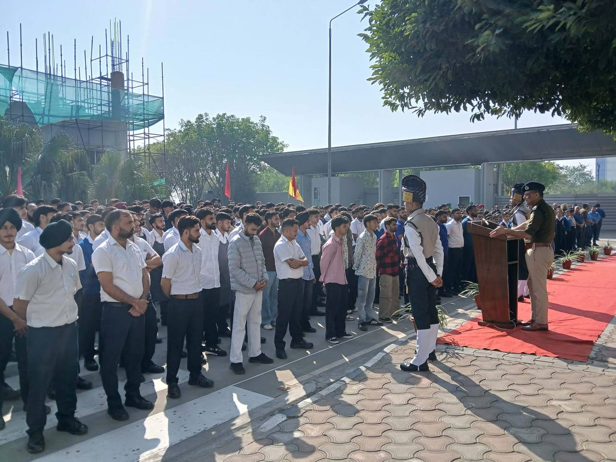 Employees took a collective oath regarding road safety.