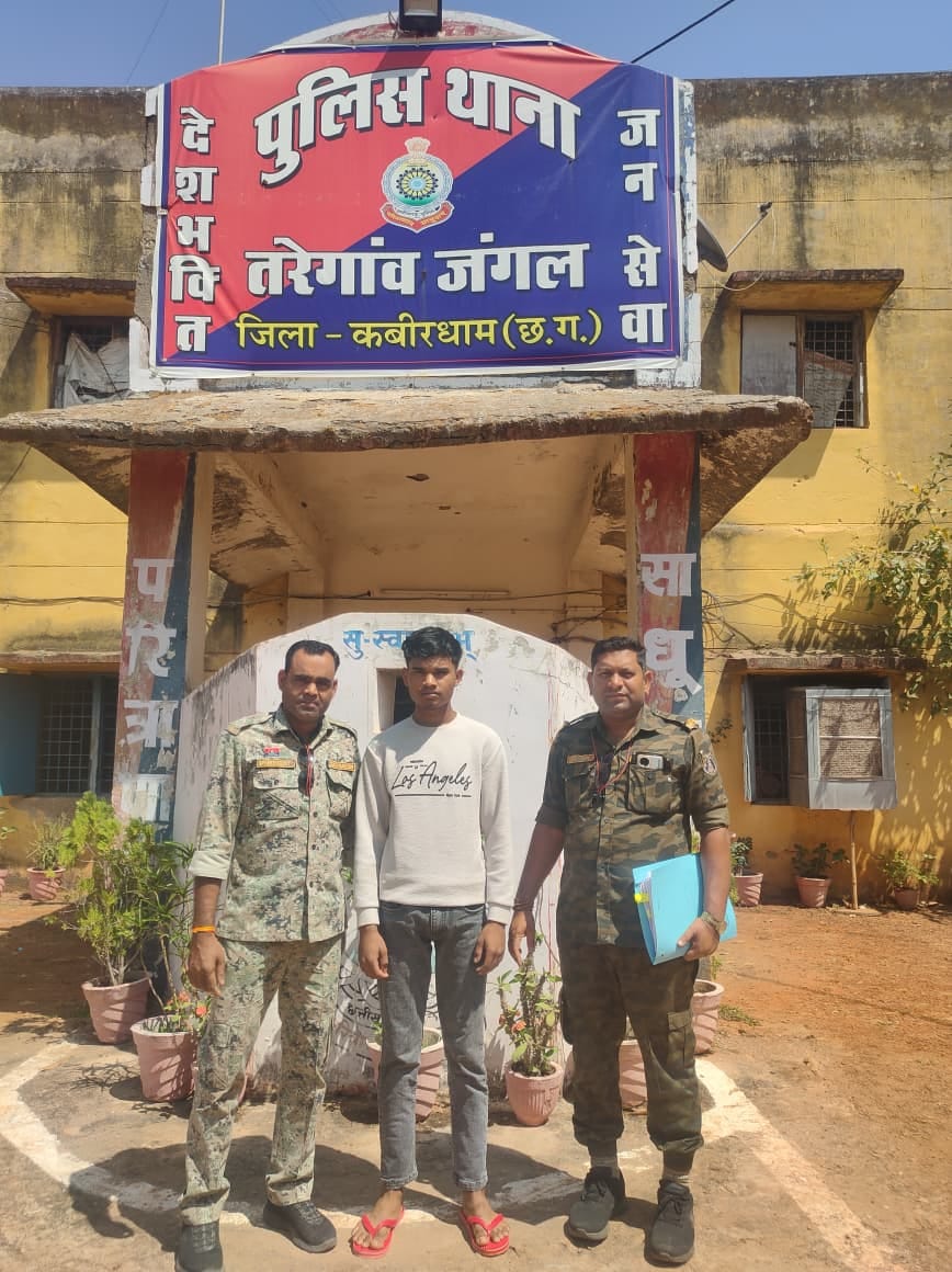 पुलिस की गिरफ्त में आरोपी
