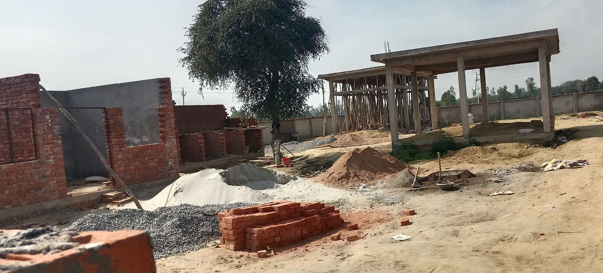A two-lane pontoon bridge will be built over the Saryu River, and traffic will not stop.