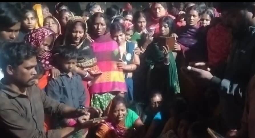 रोते बिलखते परिजन