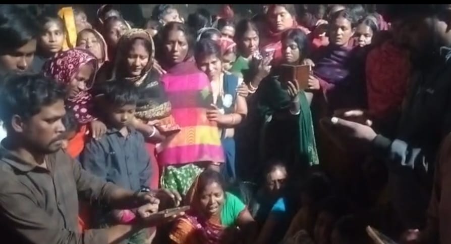 रोते बिलखते परिजन
