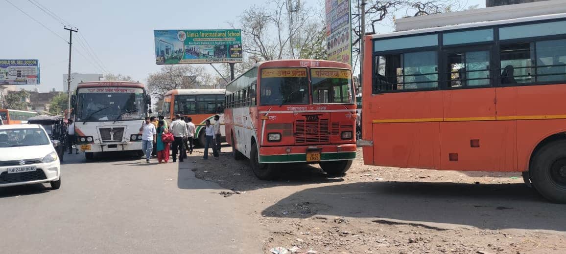 रोडवेज की बसें। संवाद