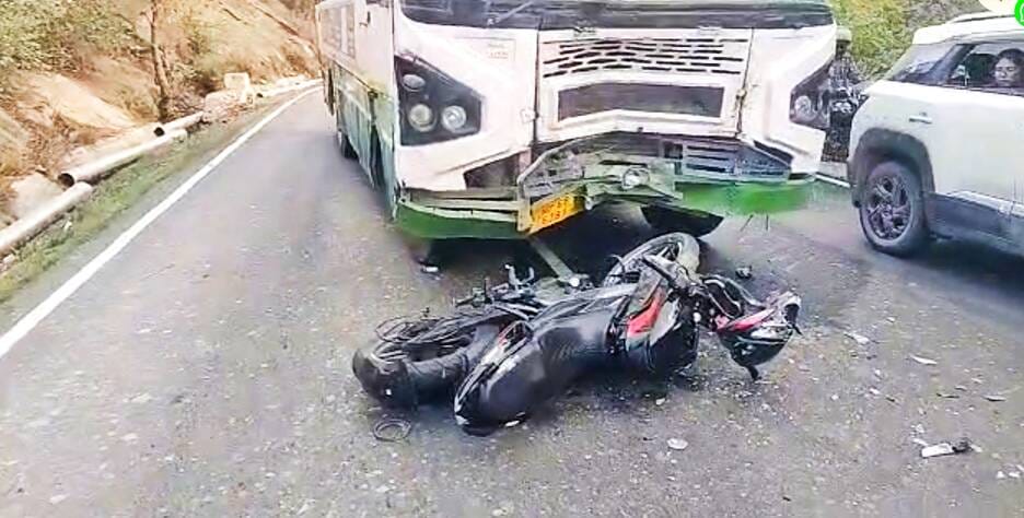 HRTC bus collides with bike in Dehra, two college students killed