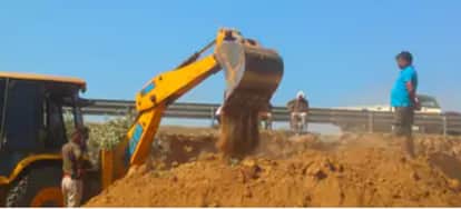 Dausa News: Police Resume Digging Near Delhi-Mumbai Expressway to Find Tillu’s Skeleton;Father Present at Site