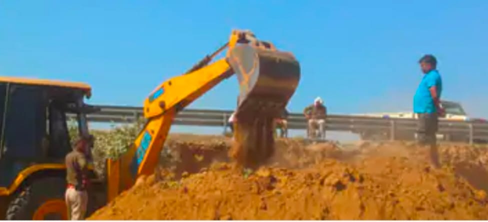 Dausa News: Police Resume Digging Near Delhi-Mumbai Expressway to Find Tillu’s Skeleton;Father Present at Site