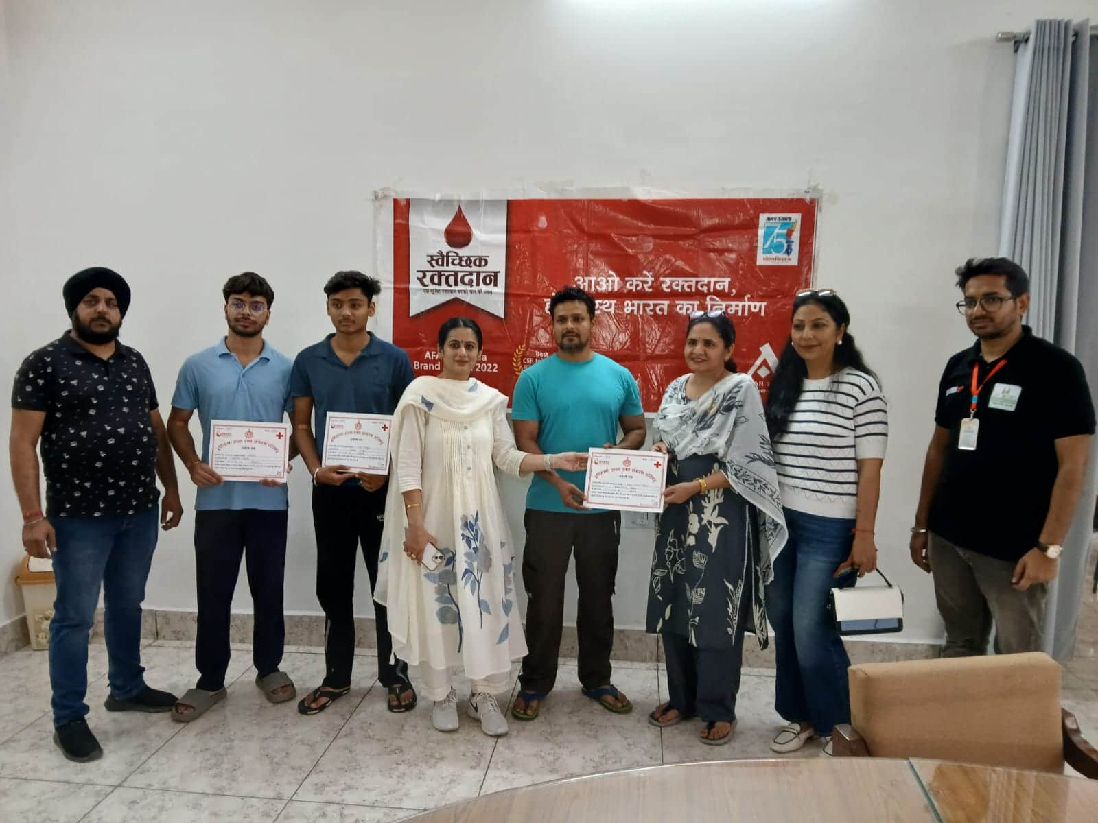 02-अमर उजाला व हम और आप सोशल वेलफेयर सोसाइटी की ओर से आयोजित रक्तदान शिविर में उपस्थित ममता अ