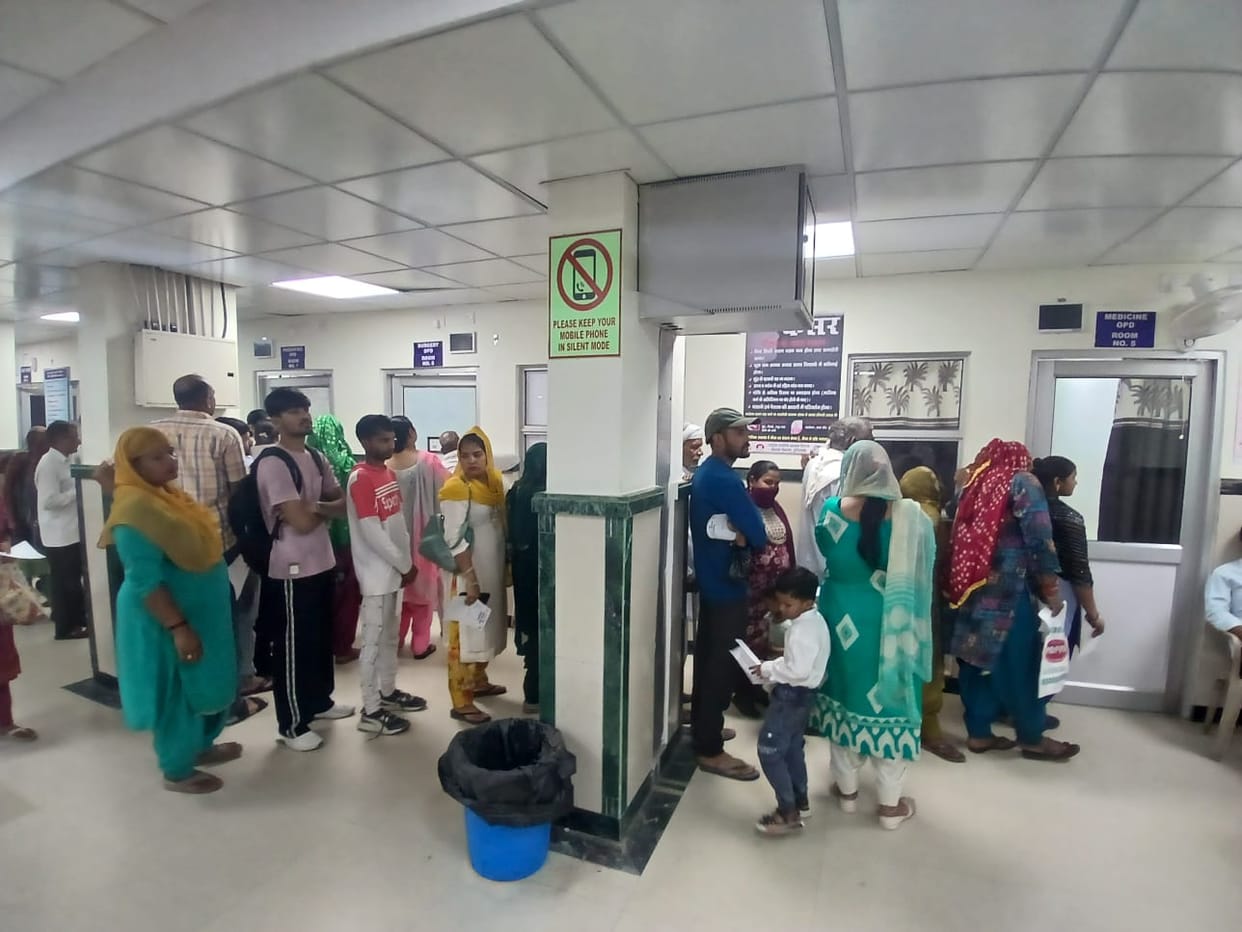 54 doctors went on strike, medical students took over the OPD.

Doctors at the Civil Hospital refused to treat patients, causing the system to collapse.
