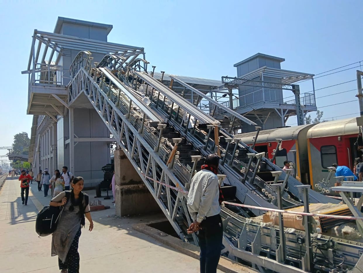Jind railway station will be equipped with lift and escalator facilities.