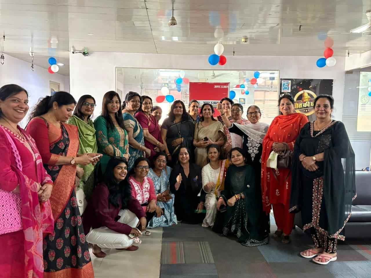 20-अमर उजाला कार्यक्रम में हुए संवाद कार्यक्रम में शामिल महिलाएं। संवाद