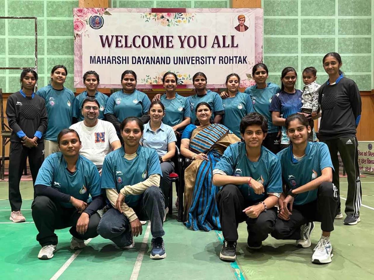 Women's handball team leaves for inter-university tournament