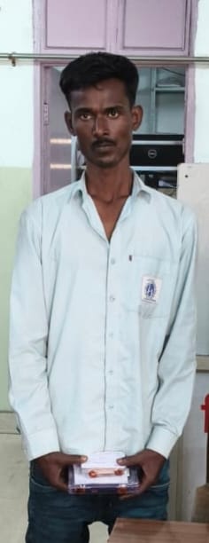 He used to get a salary of 42 thousand rupees, but under the influence of alcohol, he stole from a liquor shop.