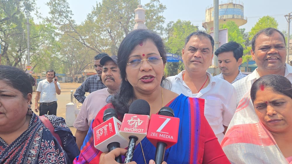 बालोद में कांग्रेस का हल्लाबोल: गैस के बढ़ते दाम और अफीम की खेती के विरोध में फूंका पीएम का पुतल