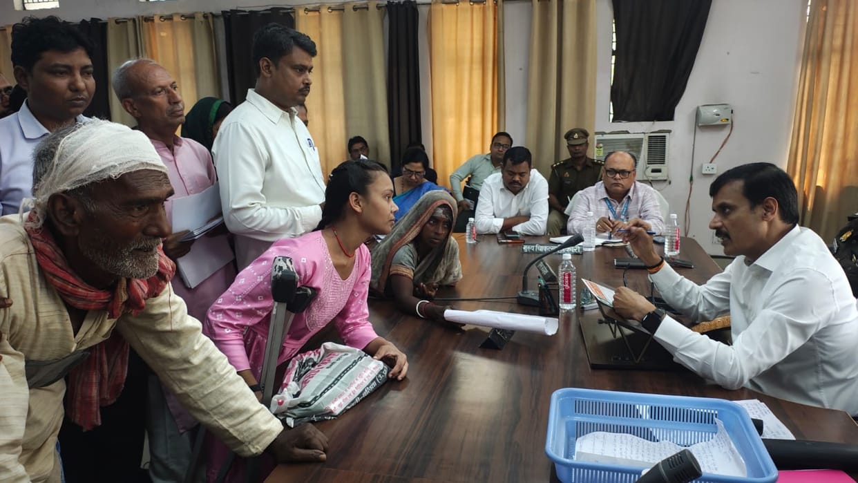 Demand to change the wire in Bairia, start hospital in Sonbarsa