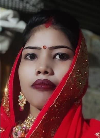 Man kills wife with axe, husband absconding