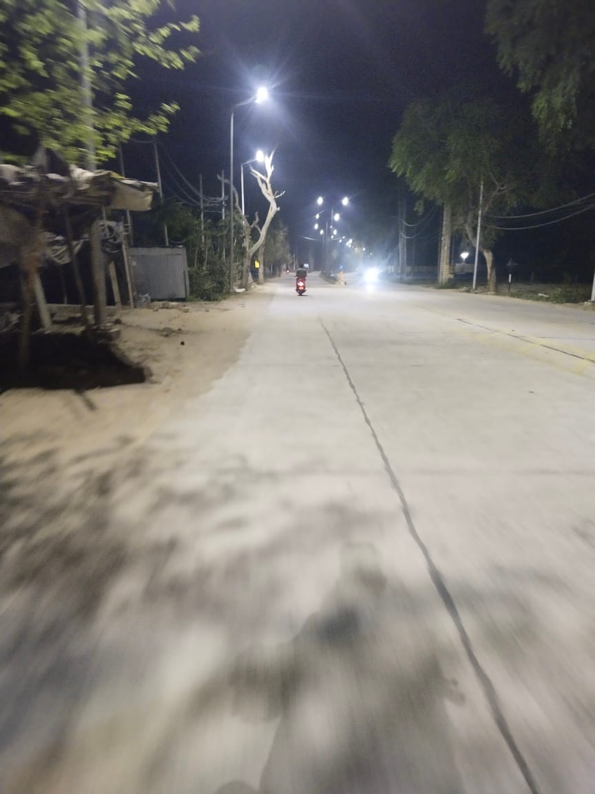 The road from Mini Bypass to College is illuminated