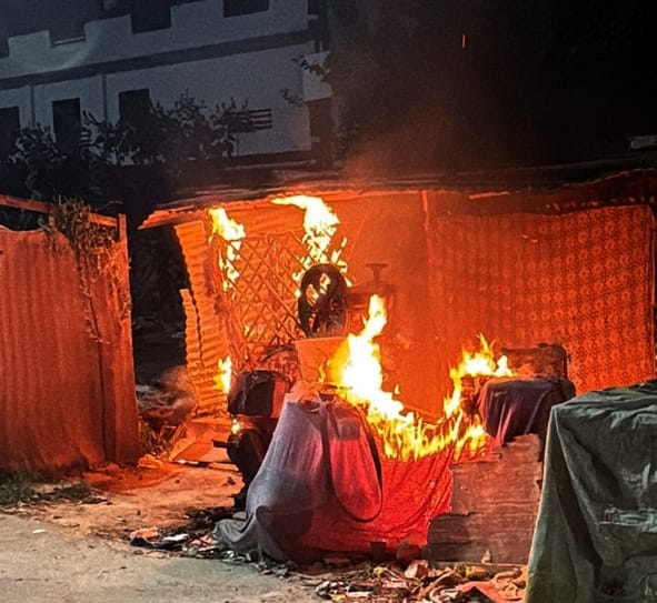 Juice and mattress shops burnt down, allegation of deliberate arson