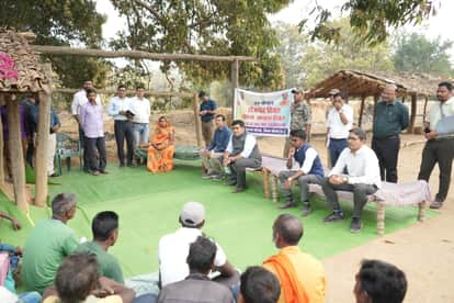 Collector holds public hearing under a tree, sits on a khaat.
