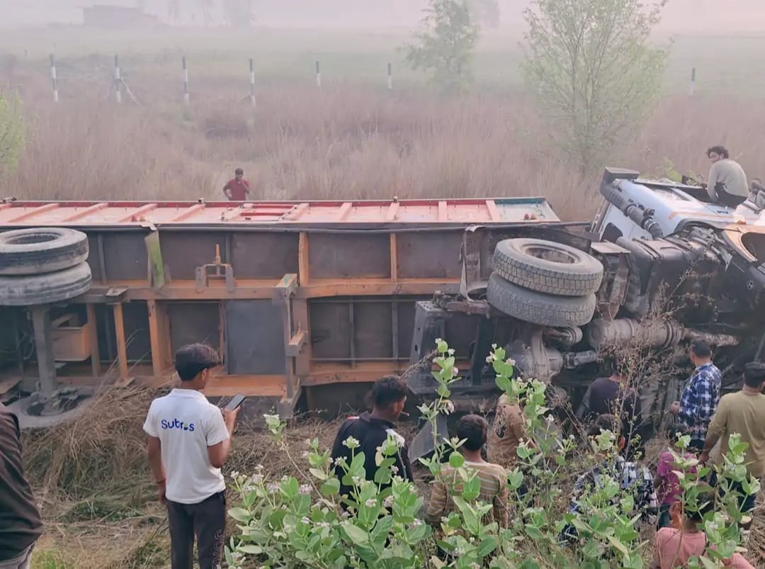 Trailer falls into ditch on Purvanchal Expressway