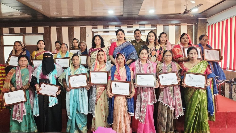 21 women village heads of Mohanlalganj received the honor.