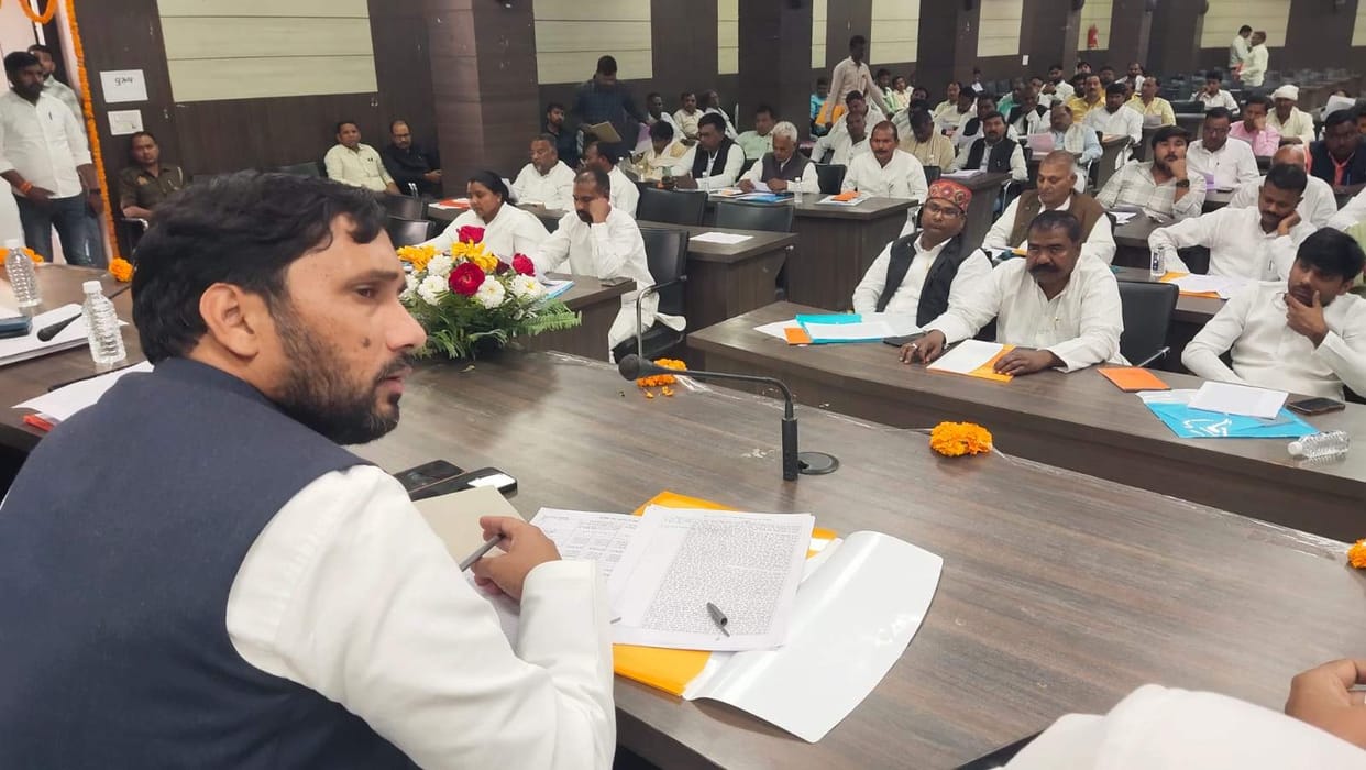 District Panchayat Board meeting was tumultuous, budget of more than one billion rupees passed